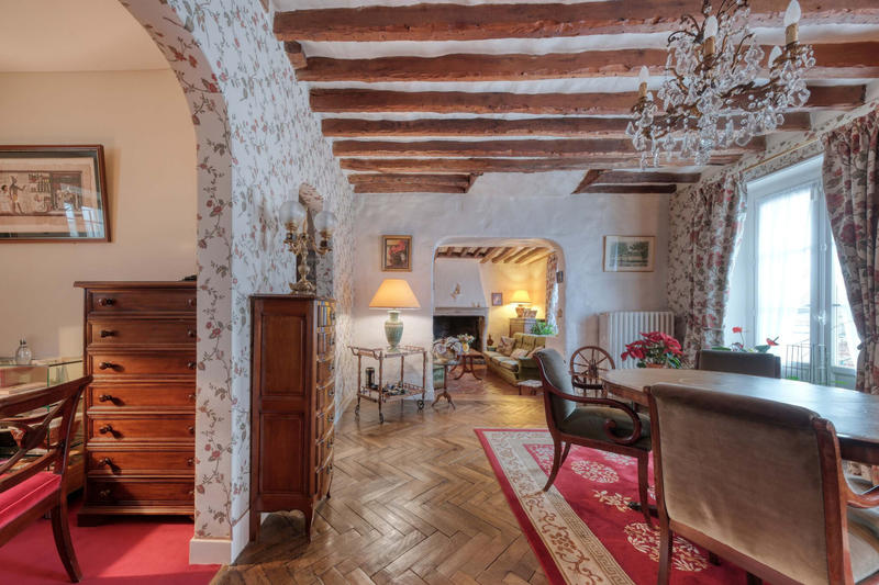 Maison - 220 m² - 7 pièces