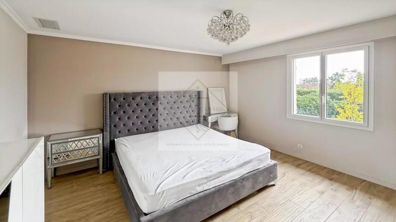 Villa - 220 m² - 5 pièces