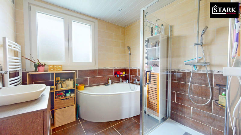 Maison - 105 m² - 5 pièces