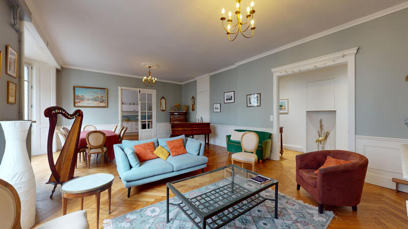 Appartement - 218 m² - 9 pièces