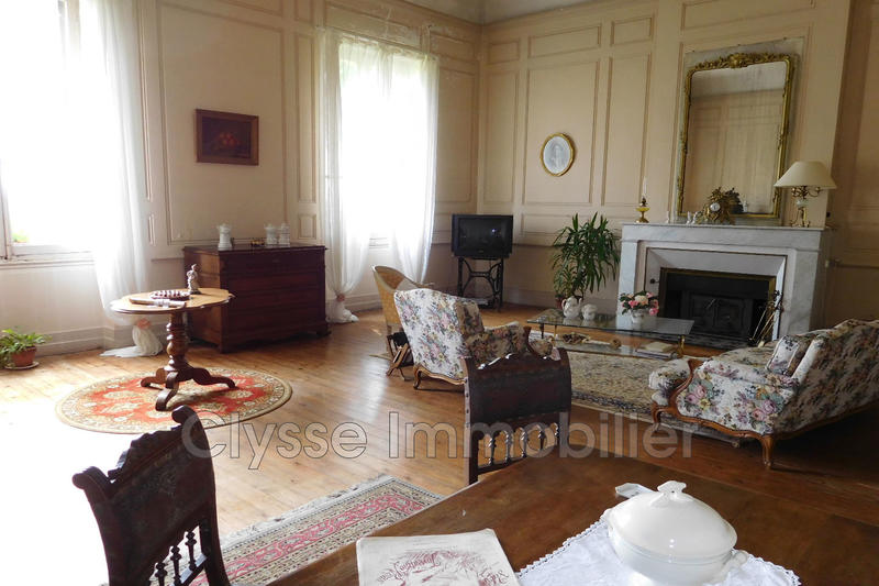 Maison - 820 m² - 18 pièces