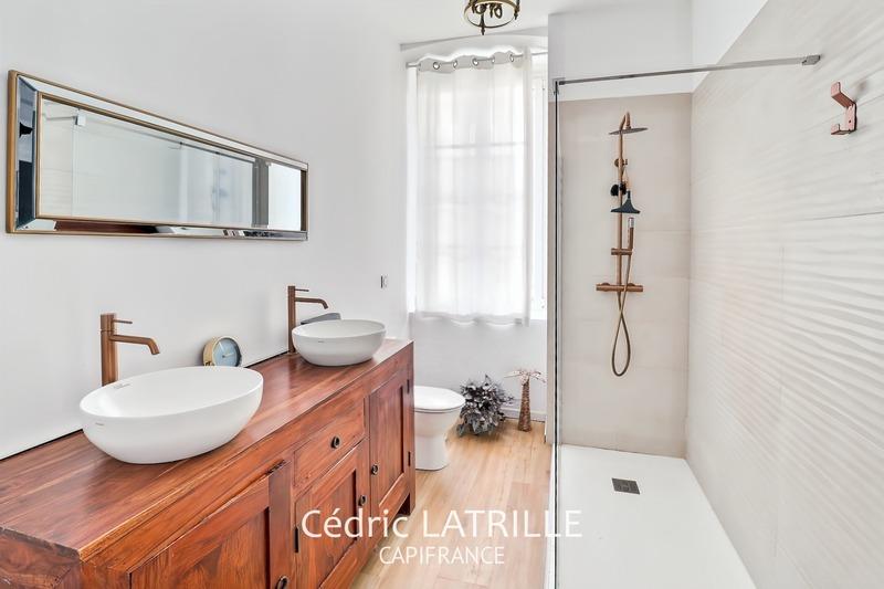 Maison - 248 m² - 12 pièces