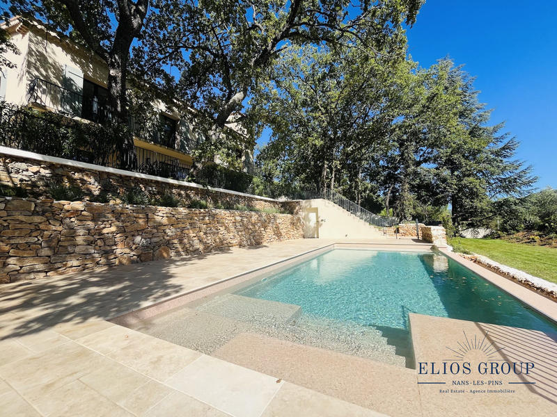 Villa - 310 m² - 10 pièces