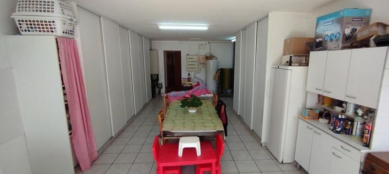 Propriété - 240 m² - 6 pièces