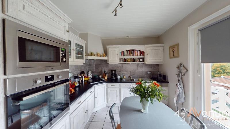 Maison - 263 m² - 9 pièces