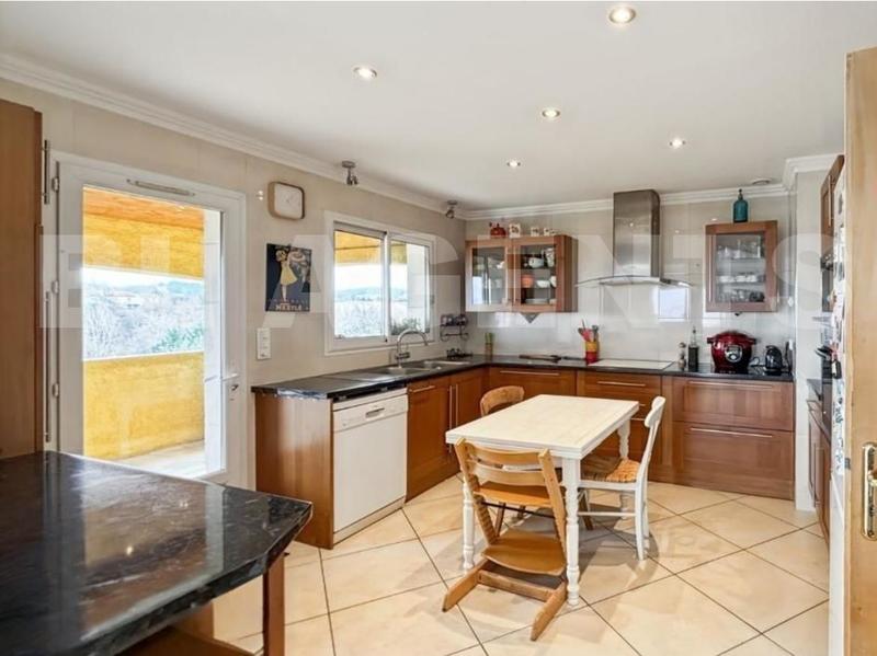 Maison traditionnelle - 193 m² - 7 pièces