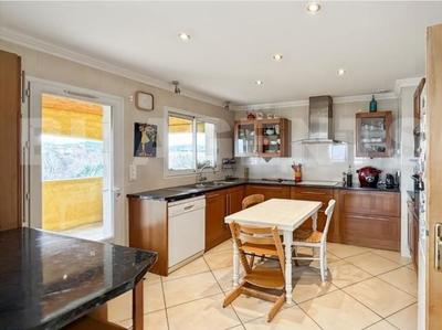 Maison traditionnelle - 193 m² - 7 pièces