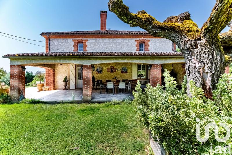 Maison - 330 m² - 7 pièces