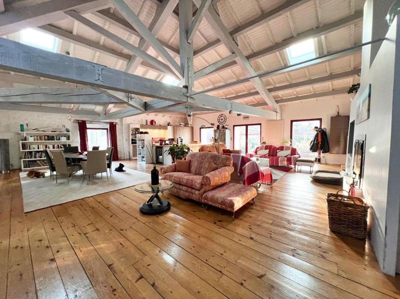 Maison - 303 m² - 6 pièces