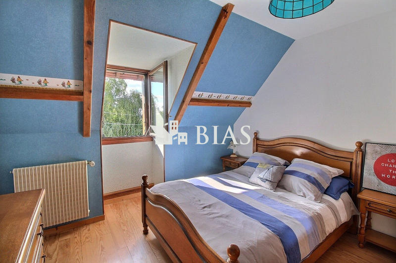 Maison traditionnelle - 187 m² - 7 pièces