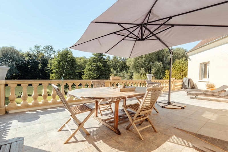 Propriété - 315 m² - 10 pièces