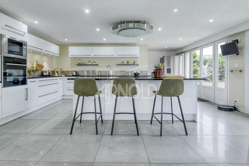 Maison - 249 m² - 6 pièces