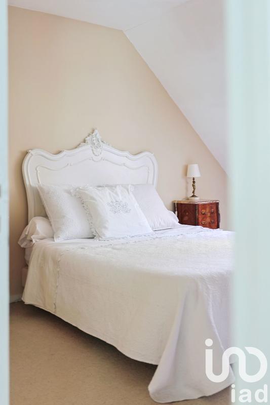 Maison - 203 m² - 9 pièces