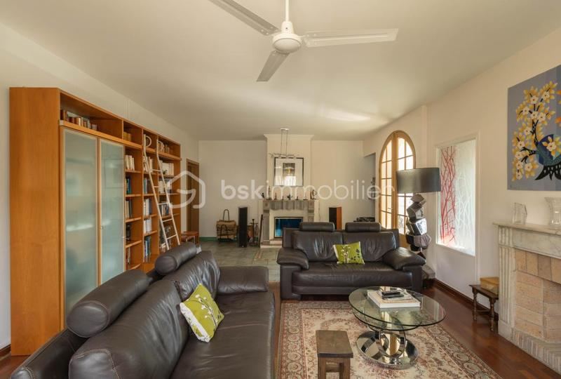 Demeure - 255 m² - 8 pièces