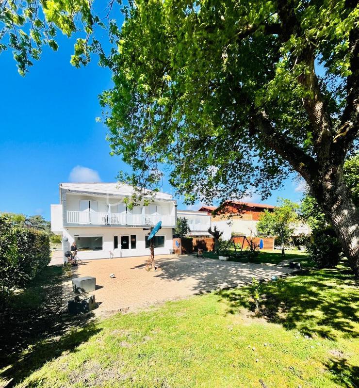 Local commercial - 729 m² - 24 pièces