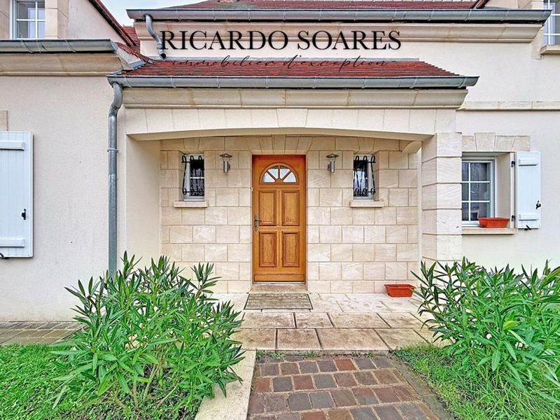 Maison - 235 m² - 7 pièces