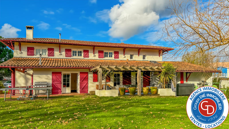 Maison - 207 m² - 8 pièces