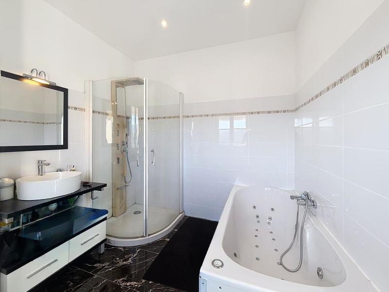 Villa - 196 m² - 4 pièces