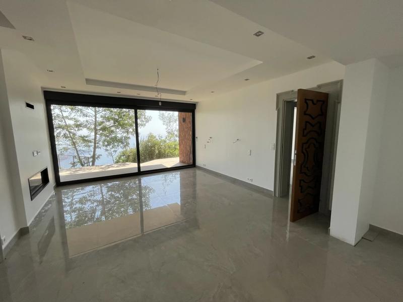 Villa - 1 475 m² - 9 pièces