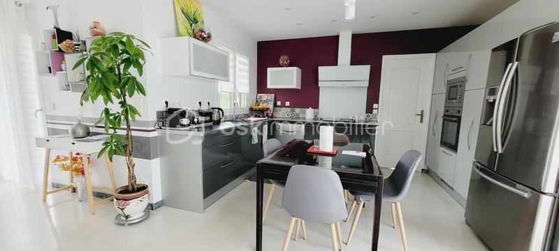 Demeure - 240 m² - 9 pièces