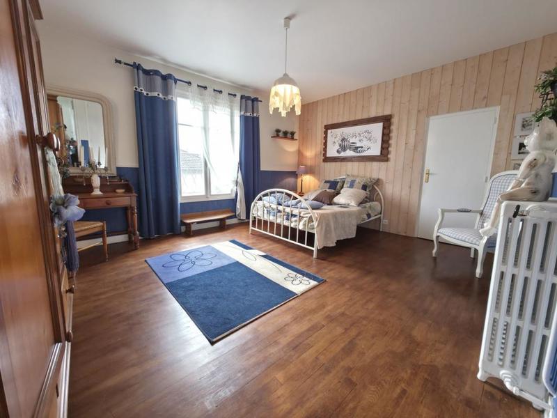 Maison - 280 m² - 9 pièces