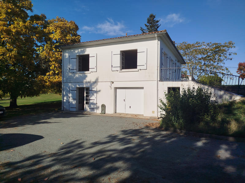 Maison - 3 105 m² - 6 pièces