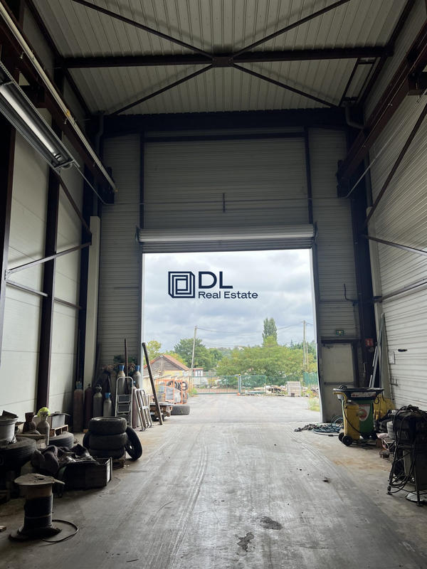 Entrepôt - 1 668 m²