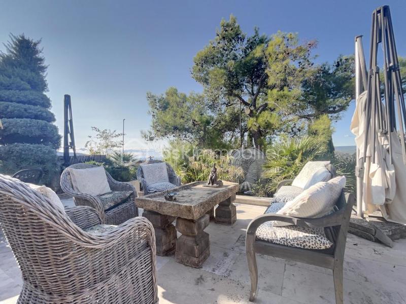 Propriété - 341 m² - 12 pièces