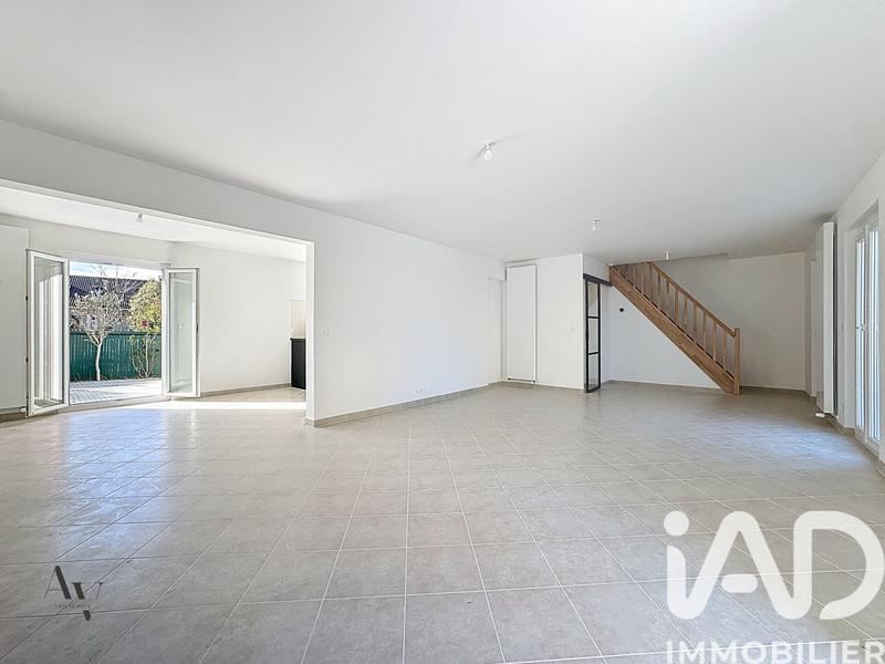 Maison - 181 m² - 9 pièces