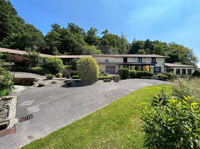 Hôtellerie / Restauration - 1 300 m² - 17 pièces