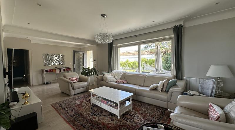 Maison contemporaine - 291 m² - 6 pièces