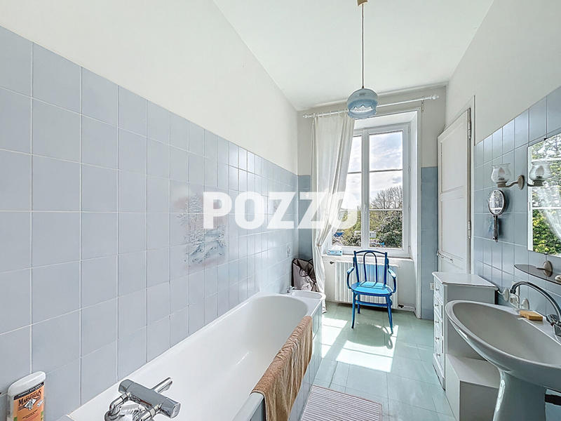 Maison - 201 m² - 10 pièces