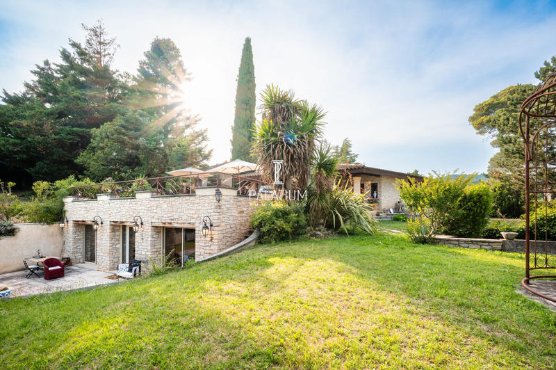 Maison ancienne - 235 m² - 8 pièces