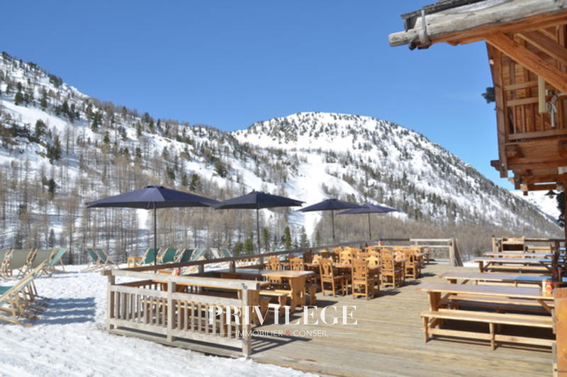 Local commercial - 247 m² - 9 pièces