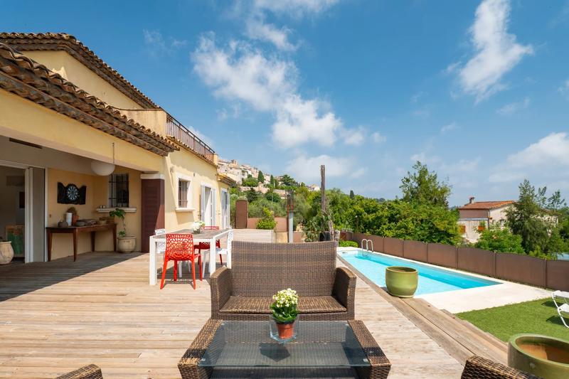 Maison - 300 m² - 4 pièces