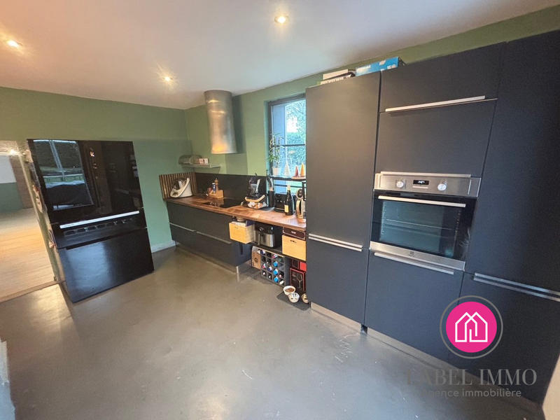 Maison - 225 m² - 8 pièces