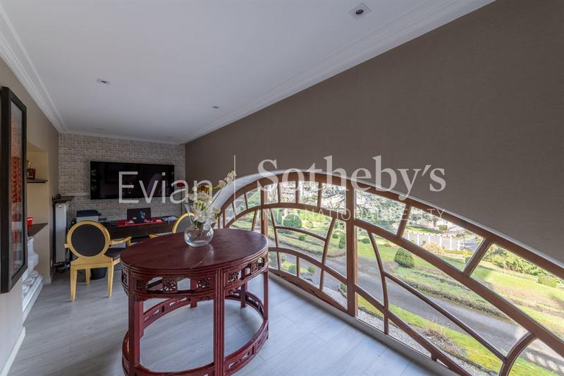 Appartement - 230 m² - 6 pièces