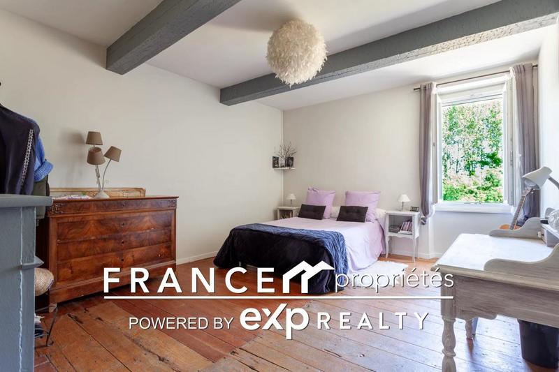 Maison - 245 m² - 7 pièces