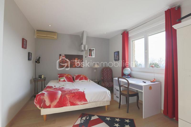 Villa - 280 m² - 10 pièces