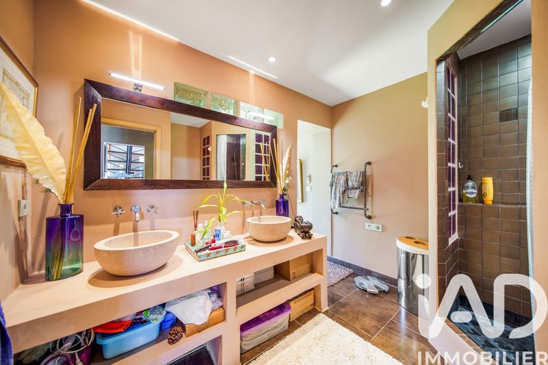 Maison - 235 m² - 7 pièces