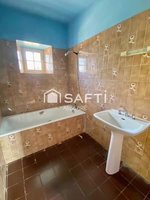 Maison - 225 m² - 12 pièces