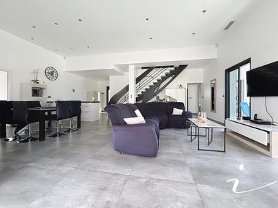 Villa - 145 m² - 6 pièces