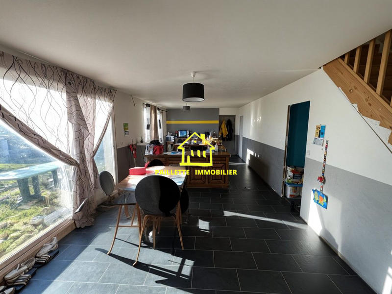 Maison traditionnelle - 160 m² - 8 pièces