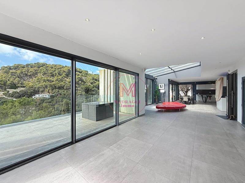 Maison - 216 m² - 6 pièces