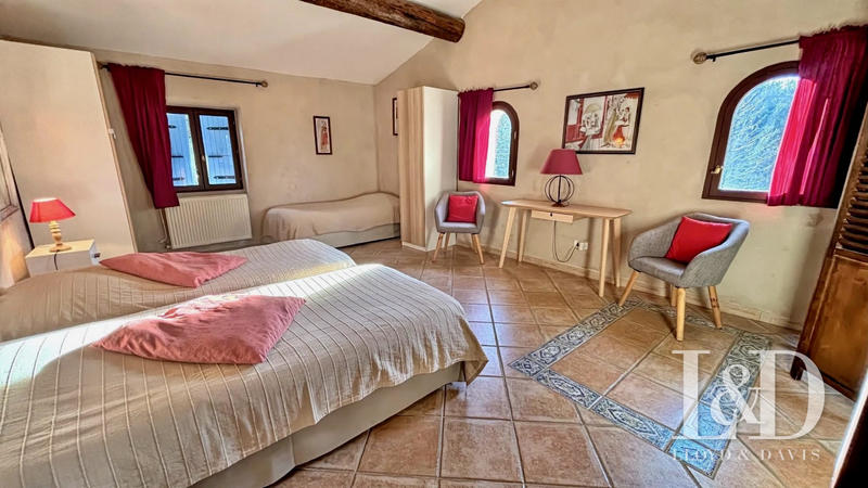 Bastide - 1 400 m² - 38 pièces