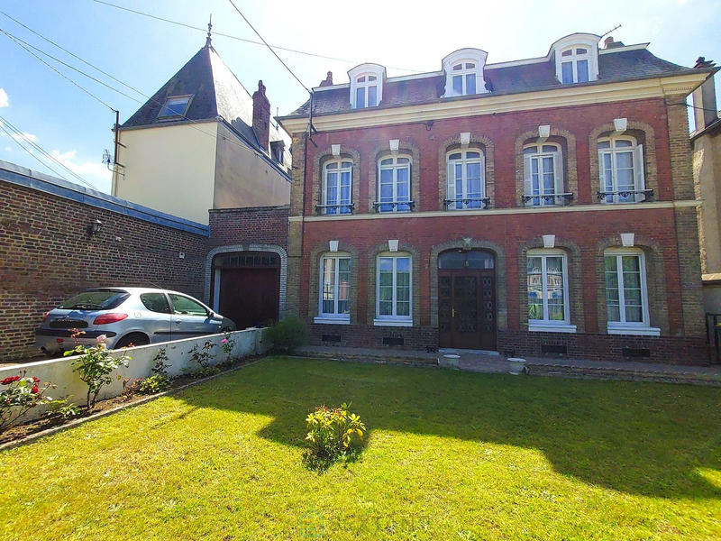 Maison - 158 m² - 8 pièces