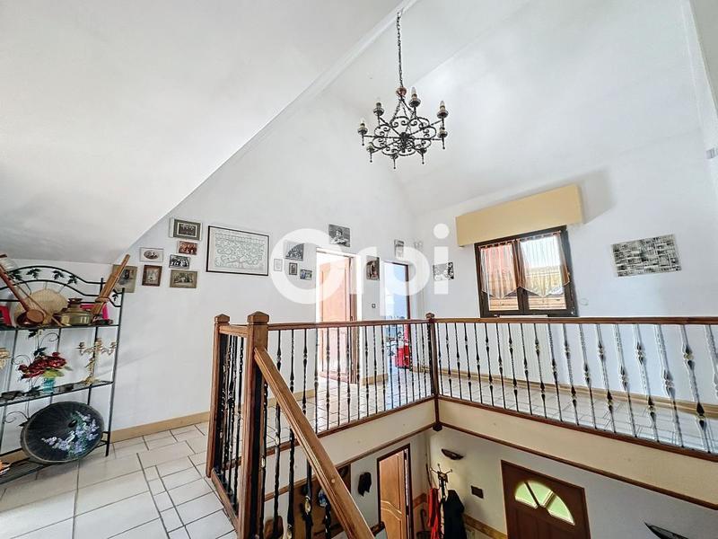 Maison - 220 m² - 6 pièces