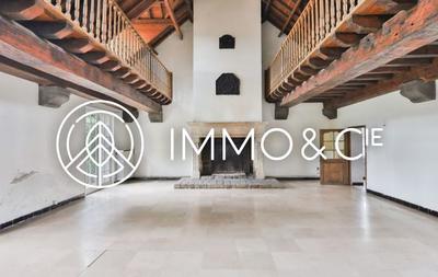 Maison - 260 m² - 6 pièces