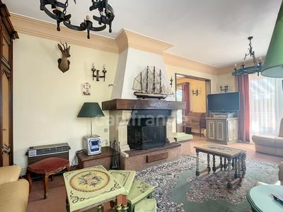 Maison - 212 m² - 7 pièces