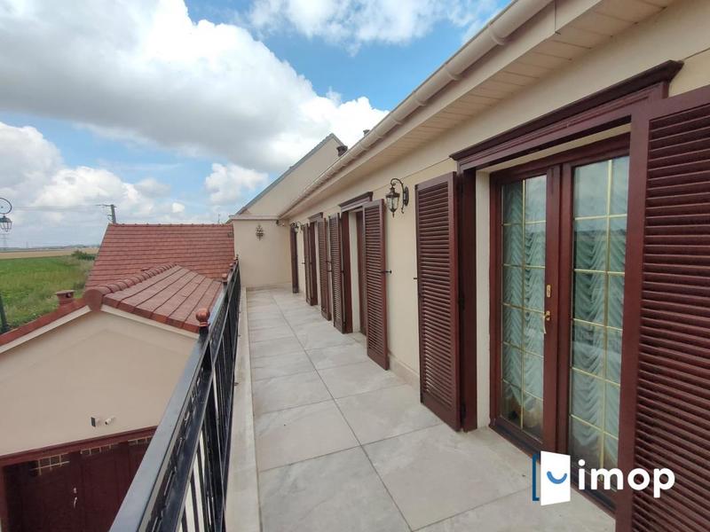 Maison - 214 m² - 8 pièces